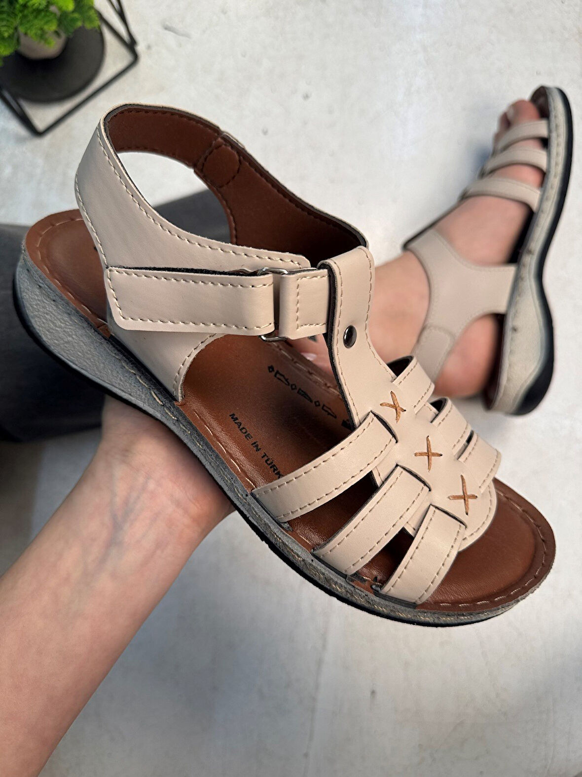 Günlük Kadın Sandalet Ortopedik Rahat Dikişli Taban Bilekten Cırtlı Hafif Ayakkabı 15211