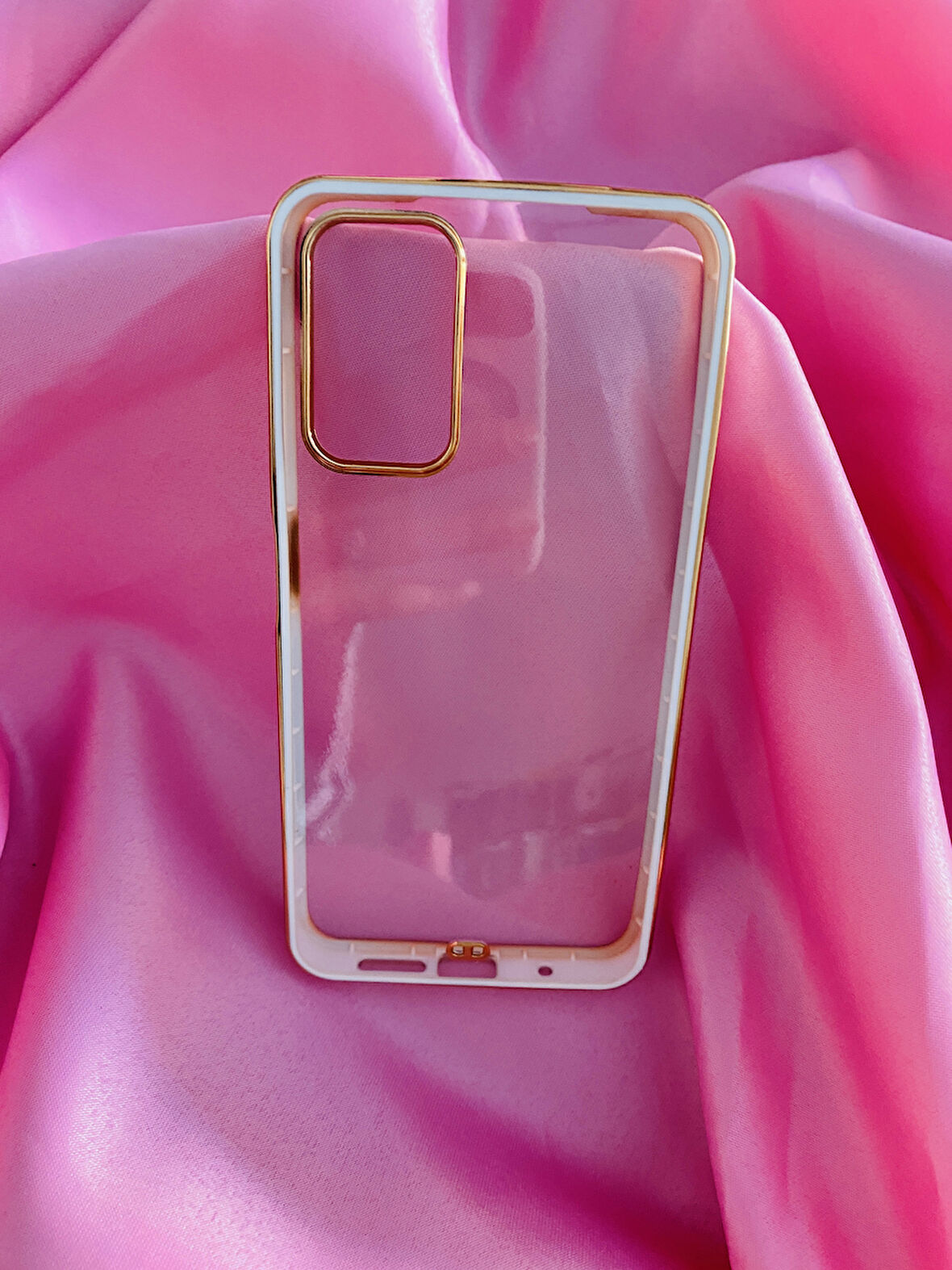 İPHONE 13 PRO UYUMLU VOİT CLEAR YUMUŞAK ARKA ŞEFFAF KILIF KENARLAR BEYAZ GOLD