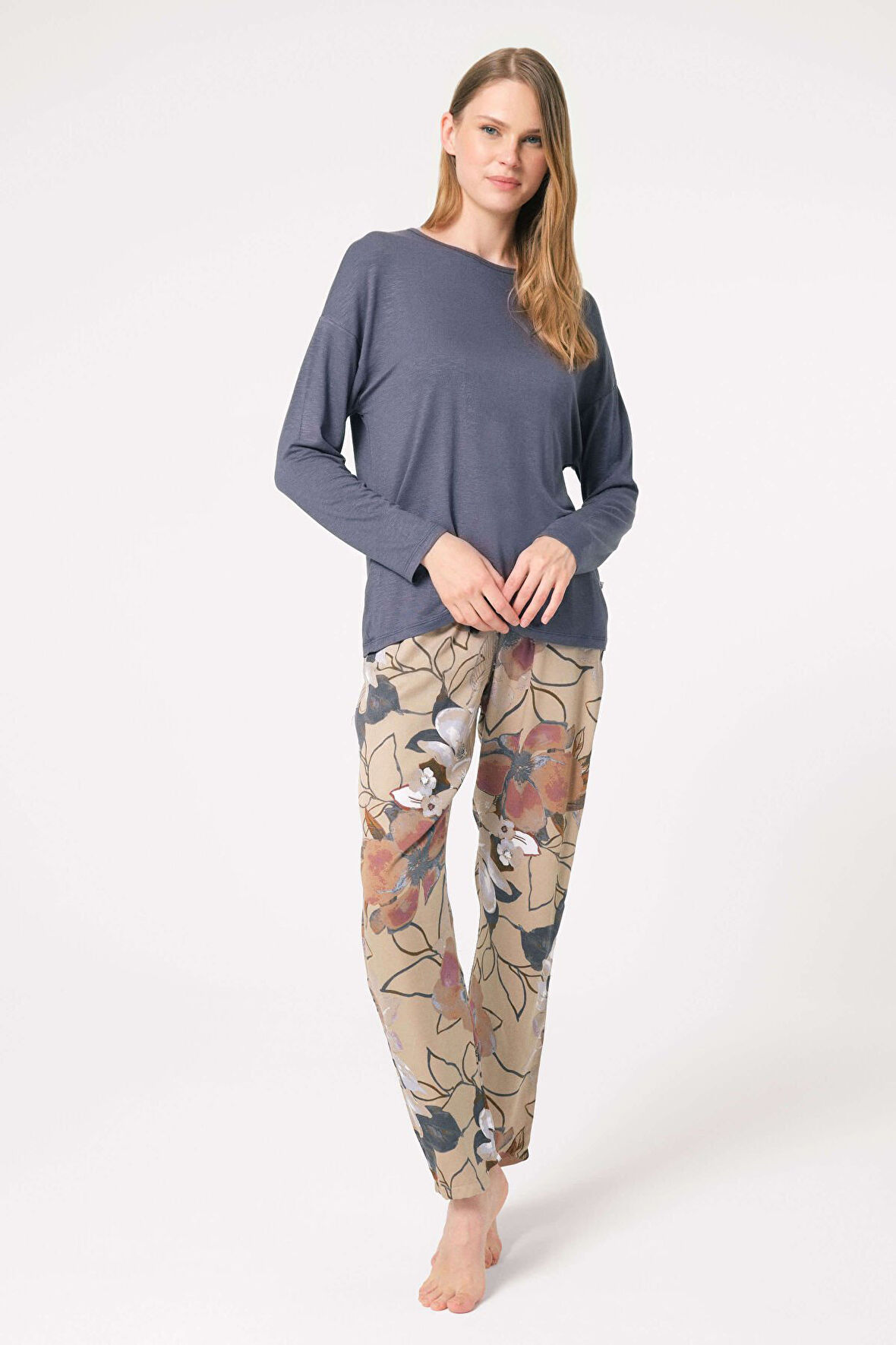 Kadın Uzun Kol Bisiklet Yaka Viskon Çiçek Desenli Kışlık Örme Normal Bel Pijama Takımı