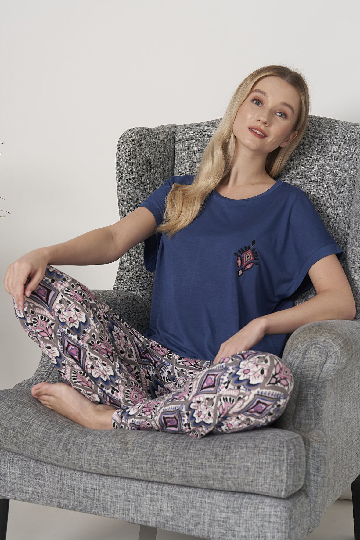 Kadın Viskon Bisiklet Yaka Yakası İşlemeli Etnik Desenli Düz Paça Pijama Takımı