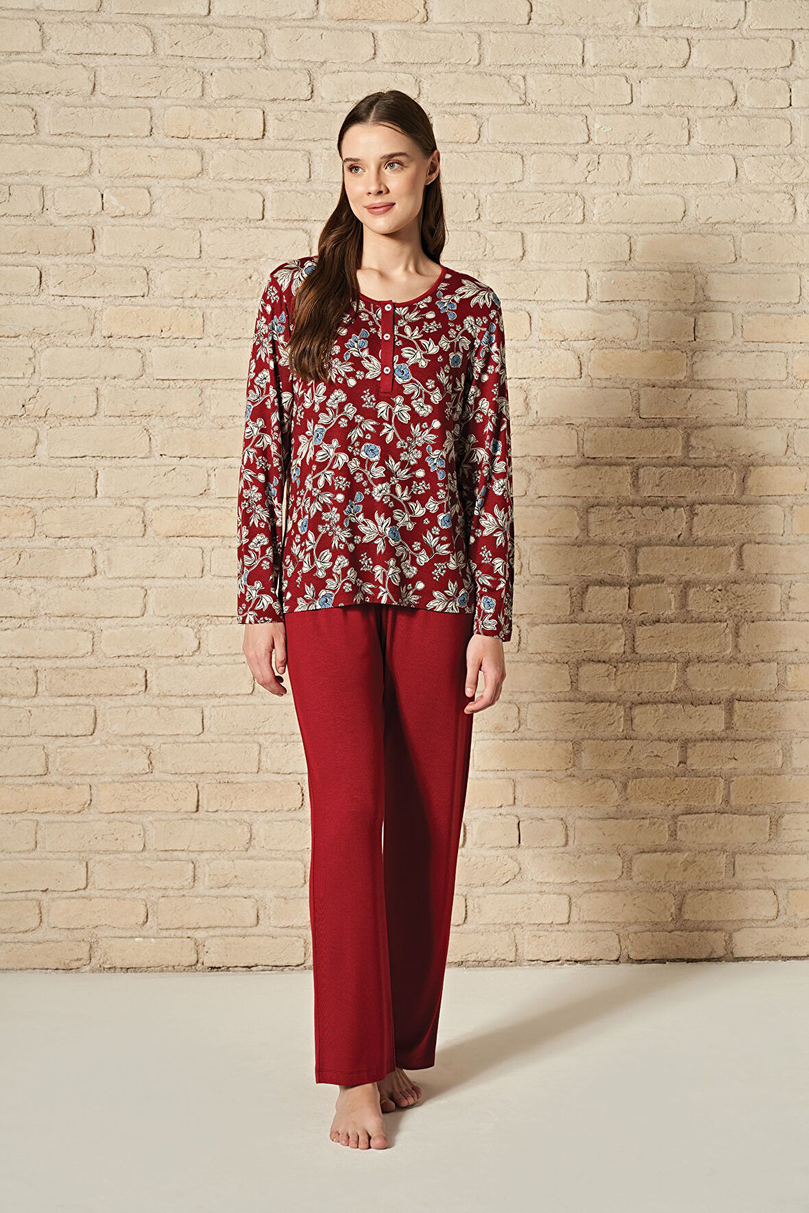 Kadın Düğme Detaylı Üst Kısmı Çiçek Desenli Uzun Kollu Pijama Takımı