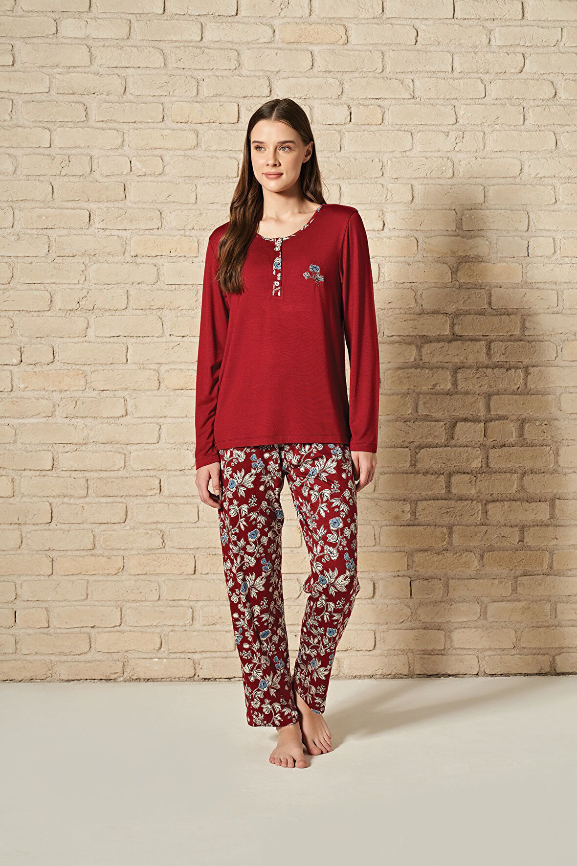 Kadın Düğme Detaylı Alt Kısmı Çiçek Desenli Uzun Kollu Pijama Takımı