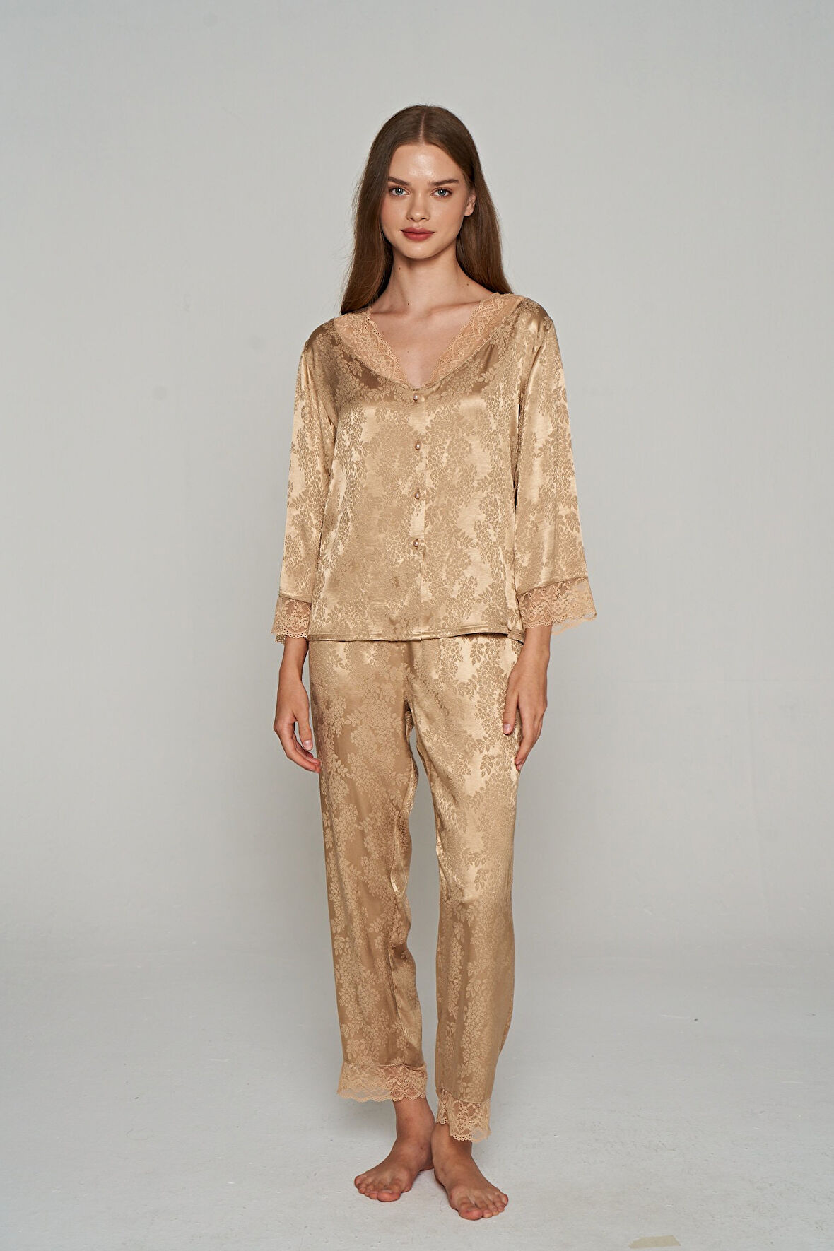 Kadın Uzun Kollu Dantel İşlemeli Önden Düğmeli Saten Pijama Takımı