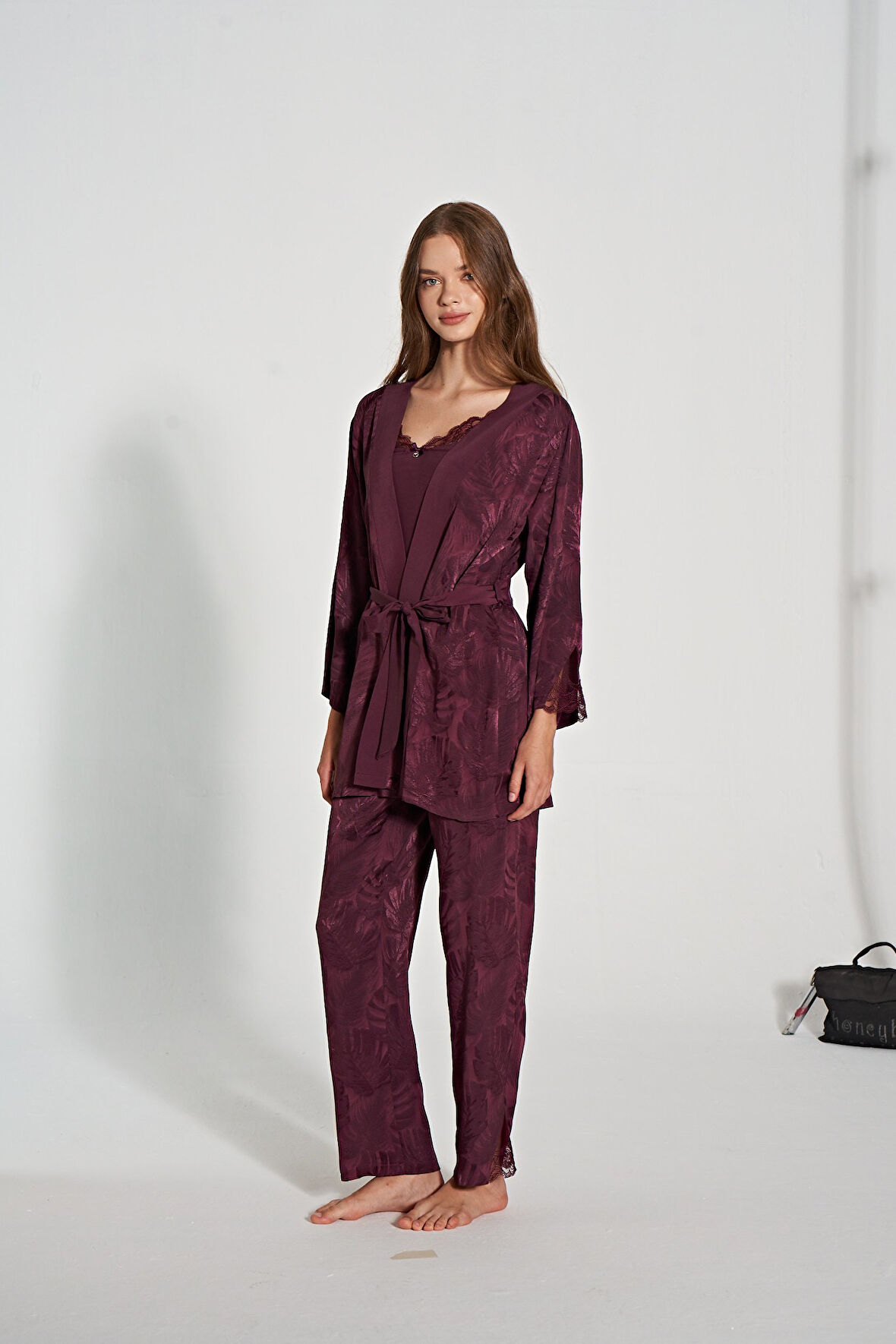 Kadın İnce Askılı Dantel İşlemeli 3'lü Sabahlıklı Pijama Takımı