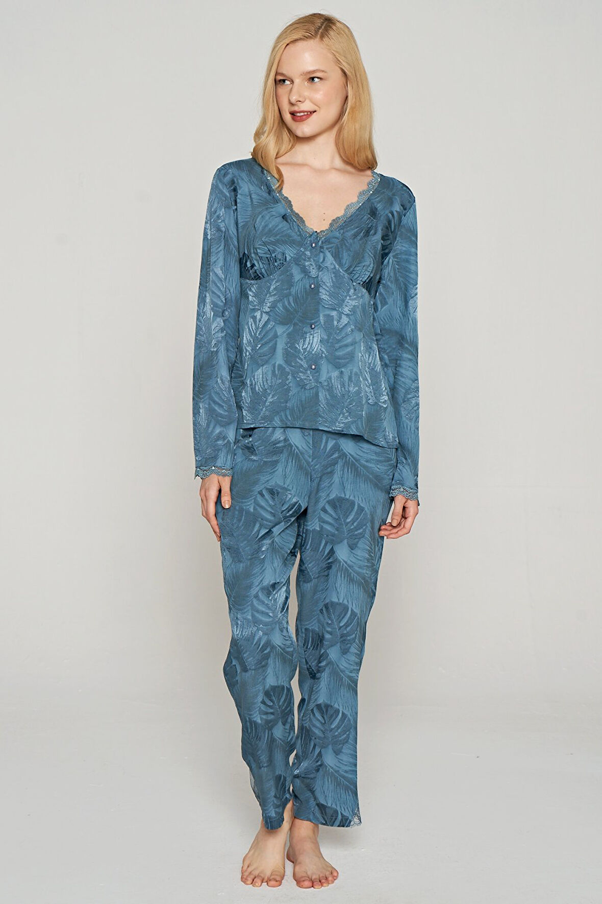 Kadın Yaprak Desenli Uzun Kollu Dantel İşlemeli Pijama Takımı