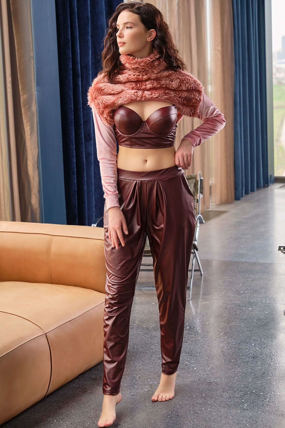 Kadın Polar Kumaş Bolero Deri Görünümlü Balenli Destekli Sütyen ve Yandan Cepli Pijama 3'lü Takım