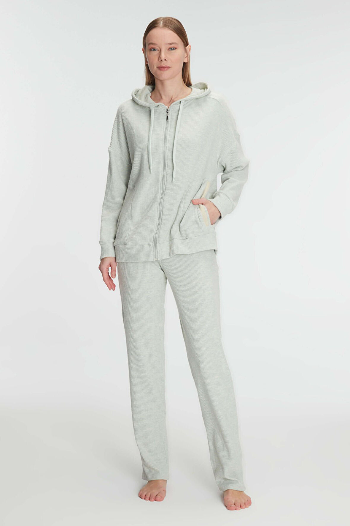 Kadın Açık Yeşil Uzun Kollu Kapüşonlu Pijama Takımı