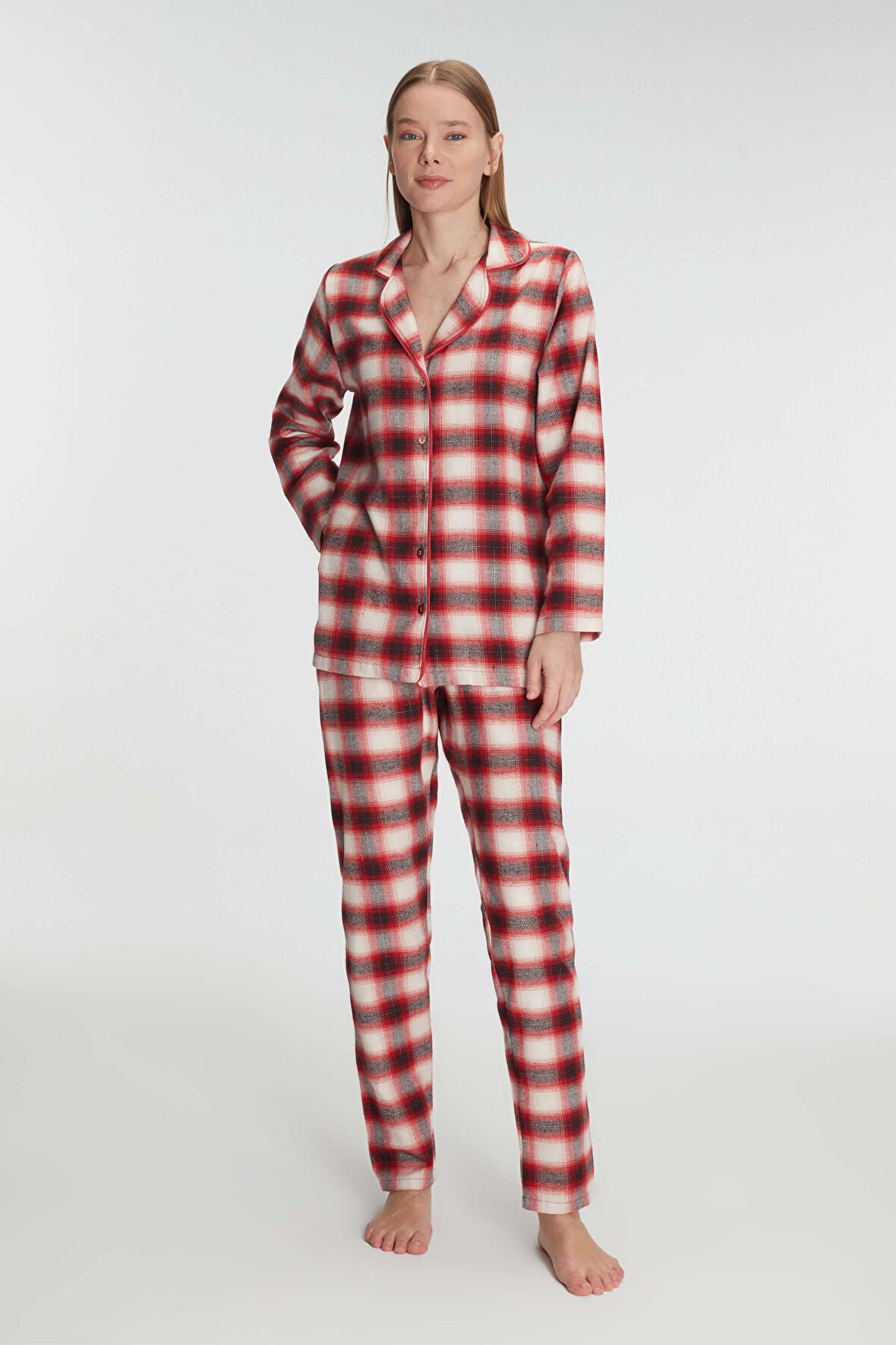 Kadın Kırmızı Uzun Kollu Ekose Desenli Önden Düğmeli Yaka Detaylı Pijama Takımı