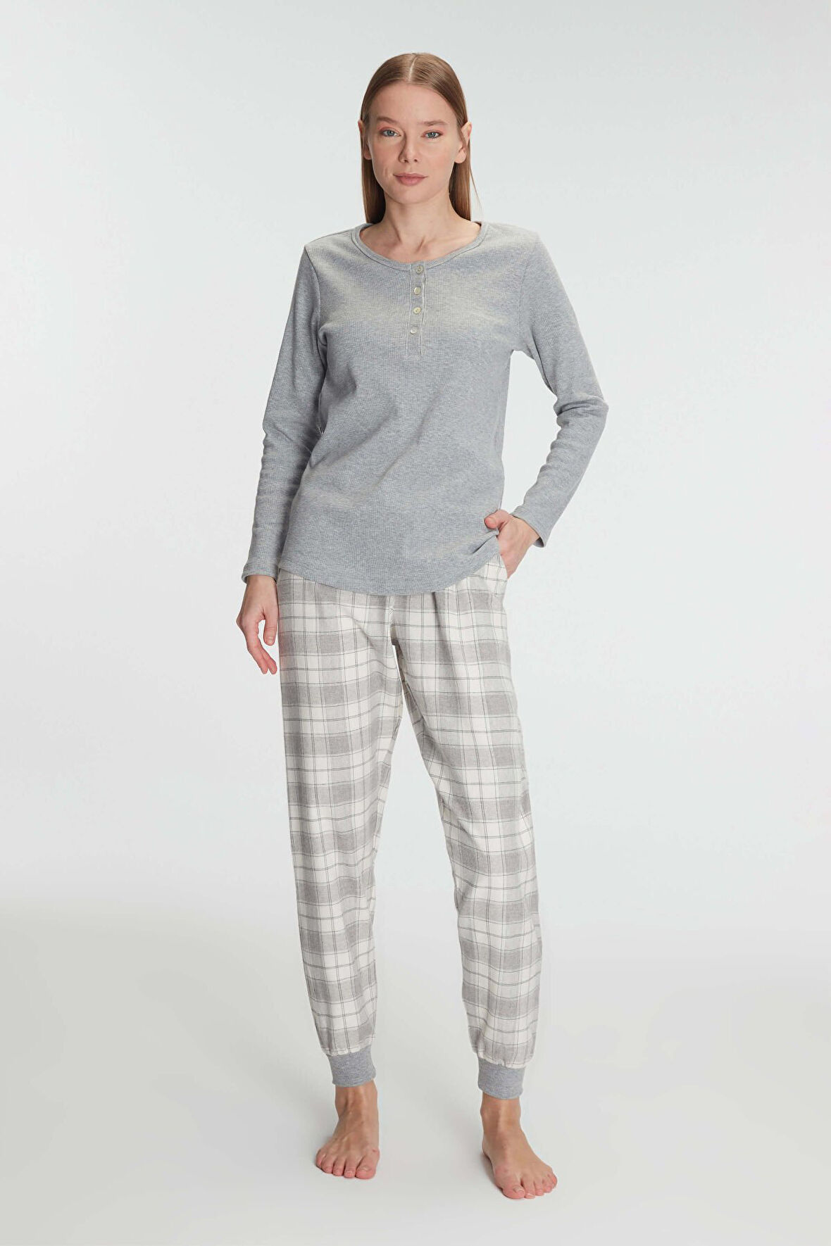 Kadın Gri Uzun Kollu Alt Kısmı Ekose Desenli Pijama Takımı