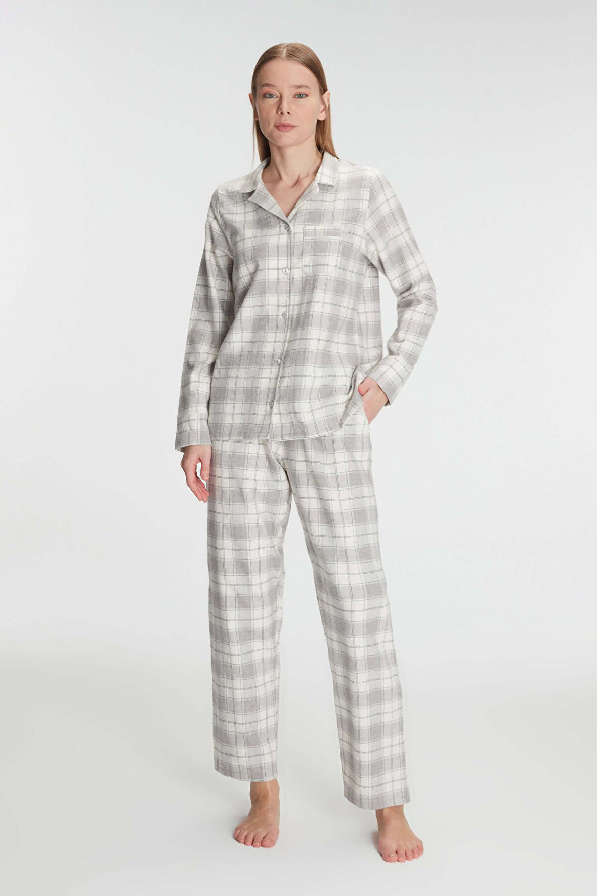 Kadın Gri Uzun Kollu Ekose Desenli Önden Düğmeli Pijama Takımı