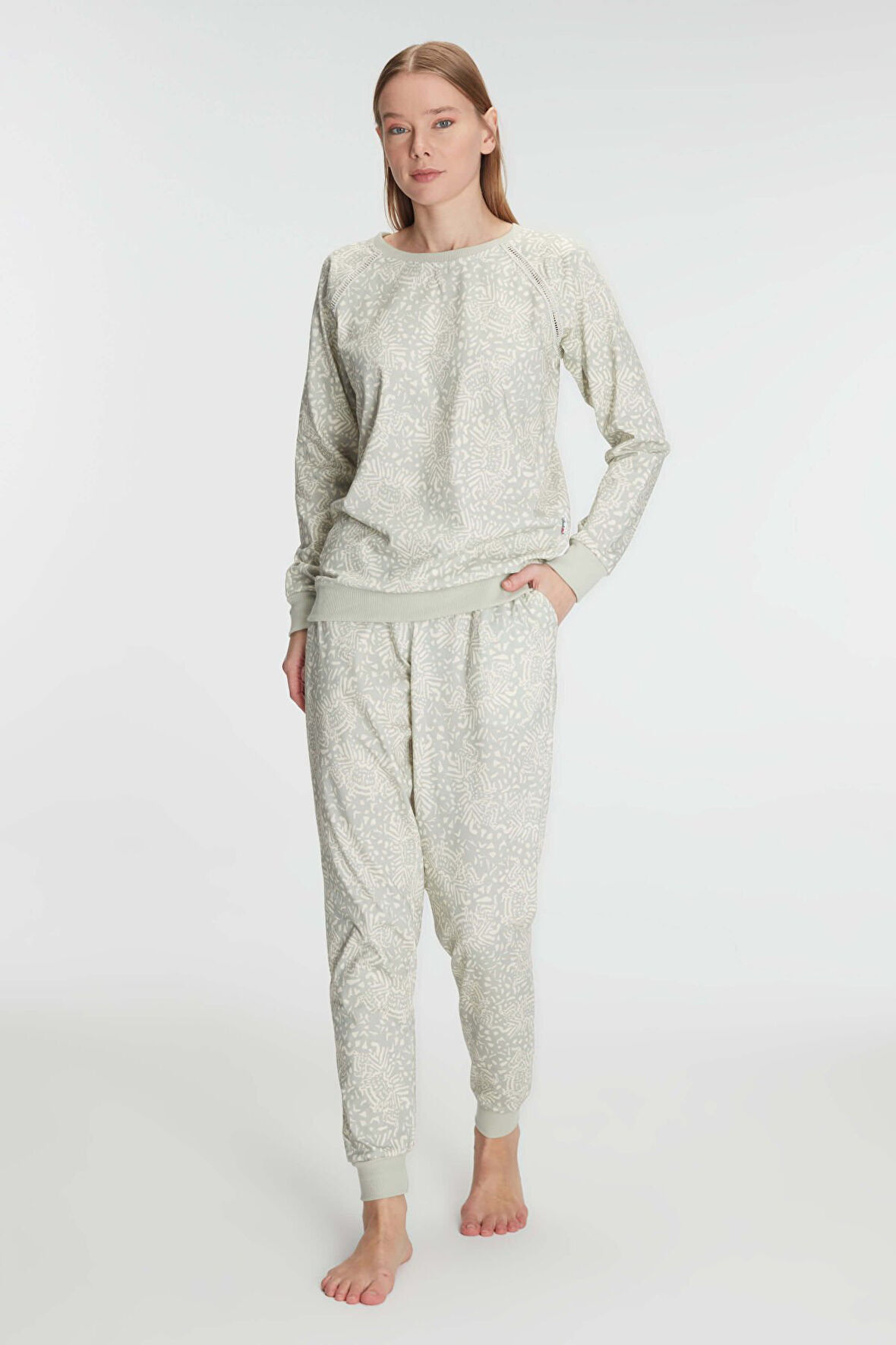 Kadın Yeşil Uzun Kollu Mozaik Desenli Lastik Paça Detaylı Pijama Takımı