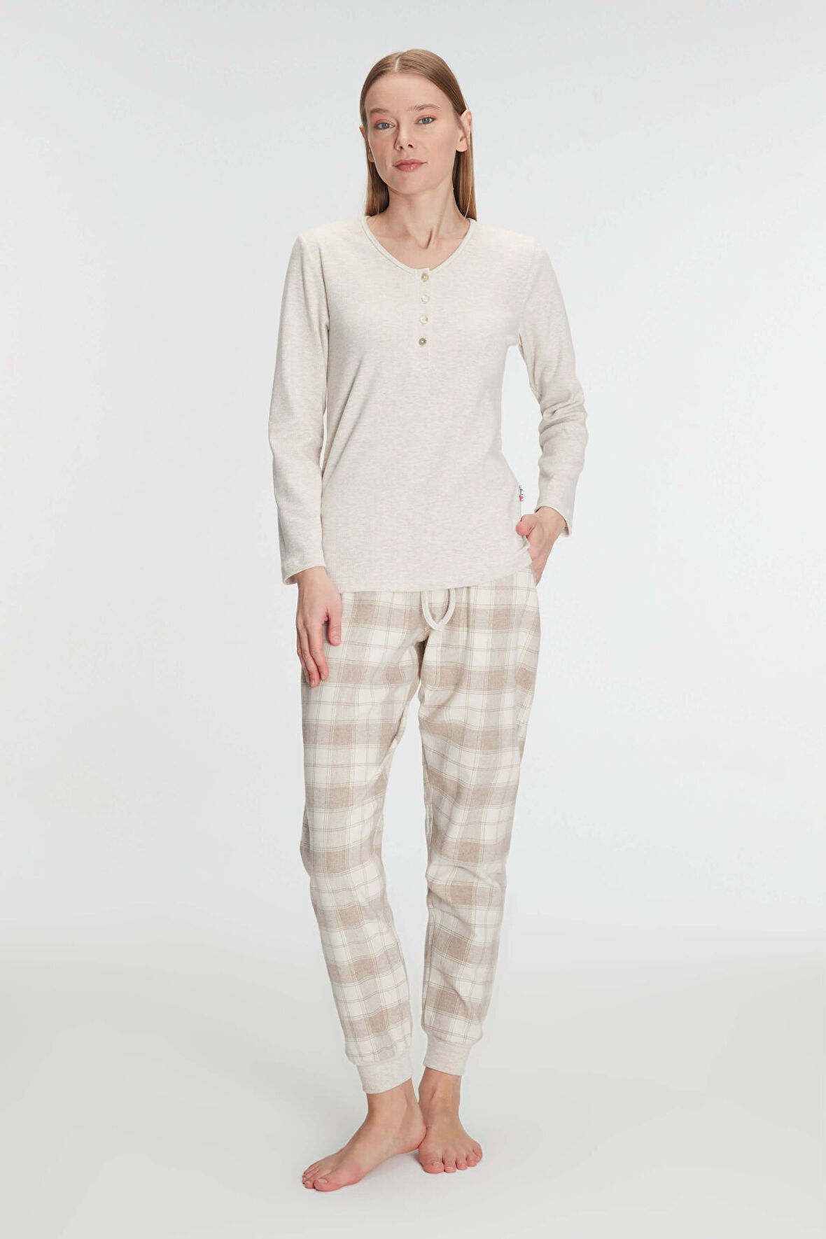 Kadın Bej Uzun Kollu Alt Kısmı Ekose Desenli Düğme Detaylı Pijama Takımı