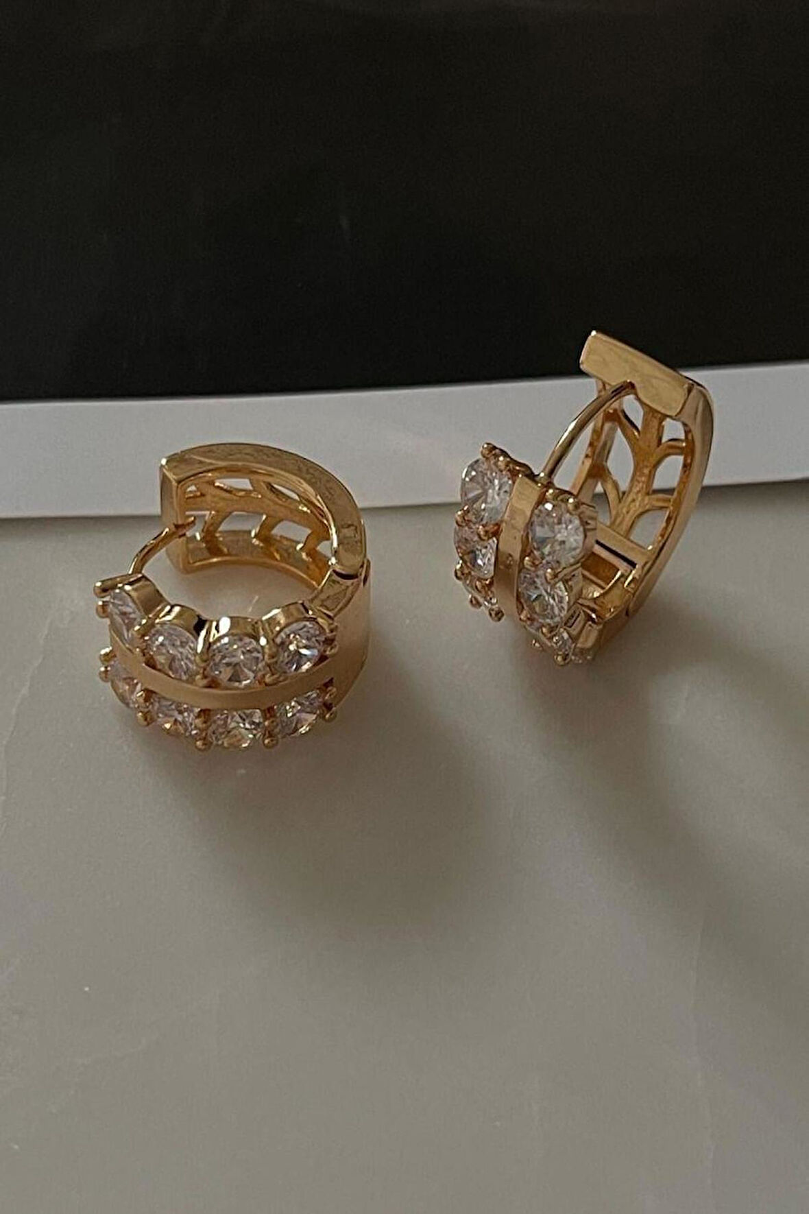 Özel Kaplama Gold Renk Zirkon Taşlı Luna Küpe (1.80 Cm)