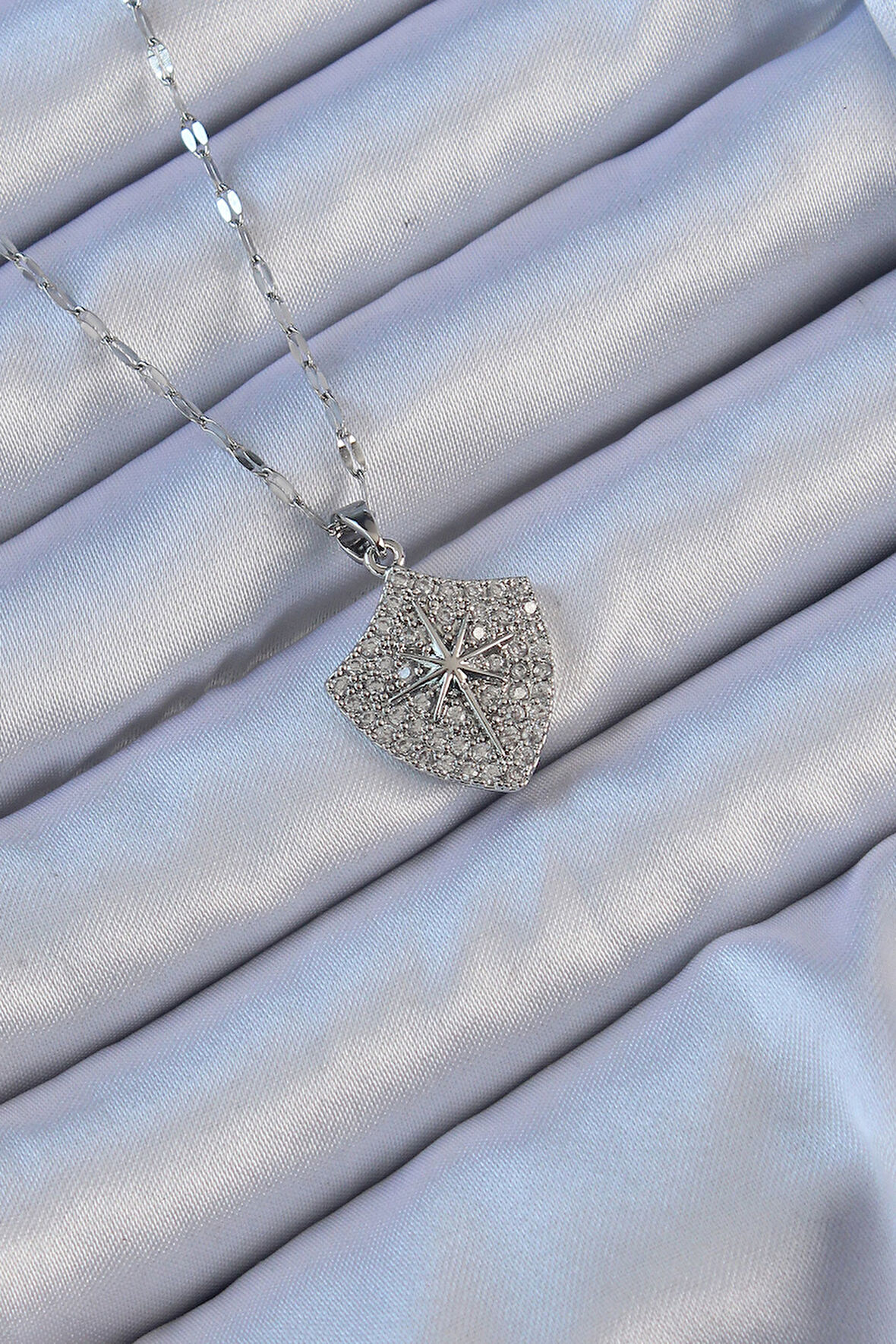 316L Çelik Zincir Gümüş Renk Zirkon Taşlı Kutup Yıldızı Kolye