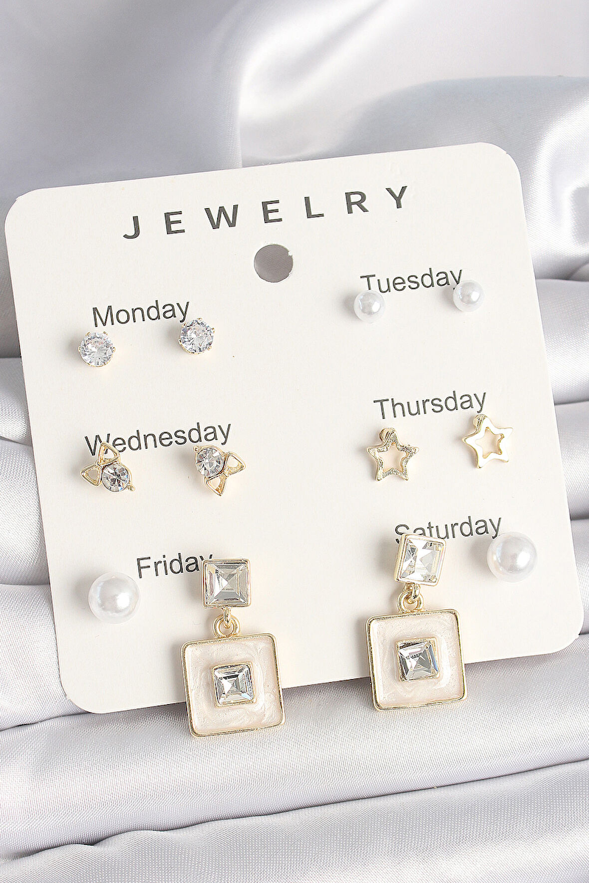 Pirinç Gold Renk Zirkon Taşlı Yıldız Figür Sallantı Beyaz Mineli Model 7'Li Kadın Küpe Seti