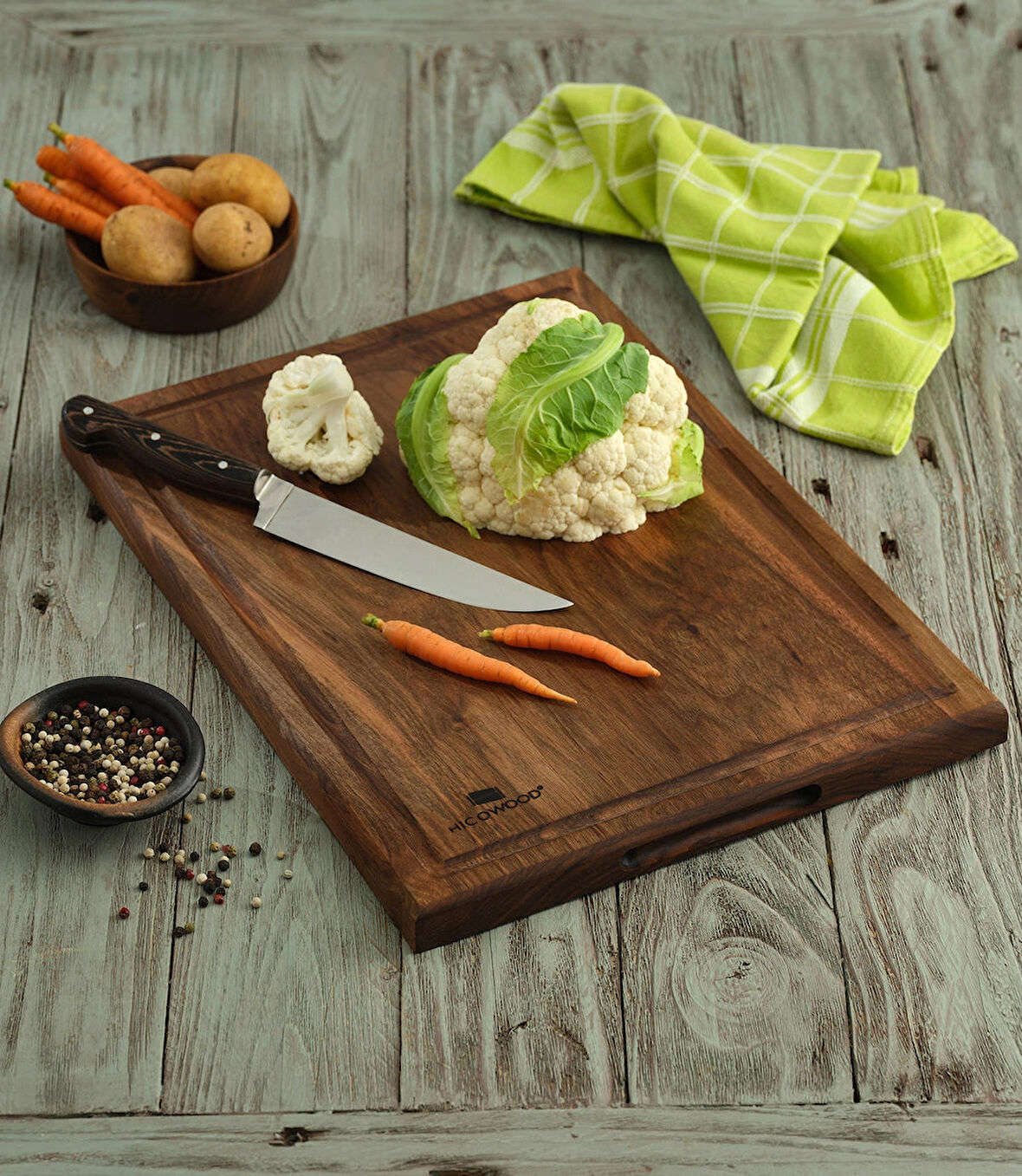 Doğal Ceviz Ağacı Şef Tipi Kesme ve Sunum Tahtası – Su Kanallı, Tutma Yuvalı (41x25x2.5 cm)