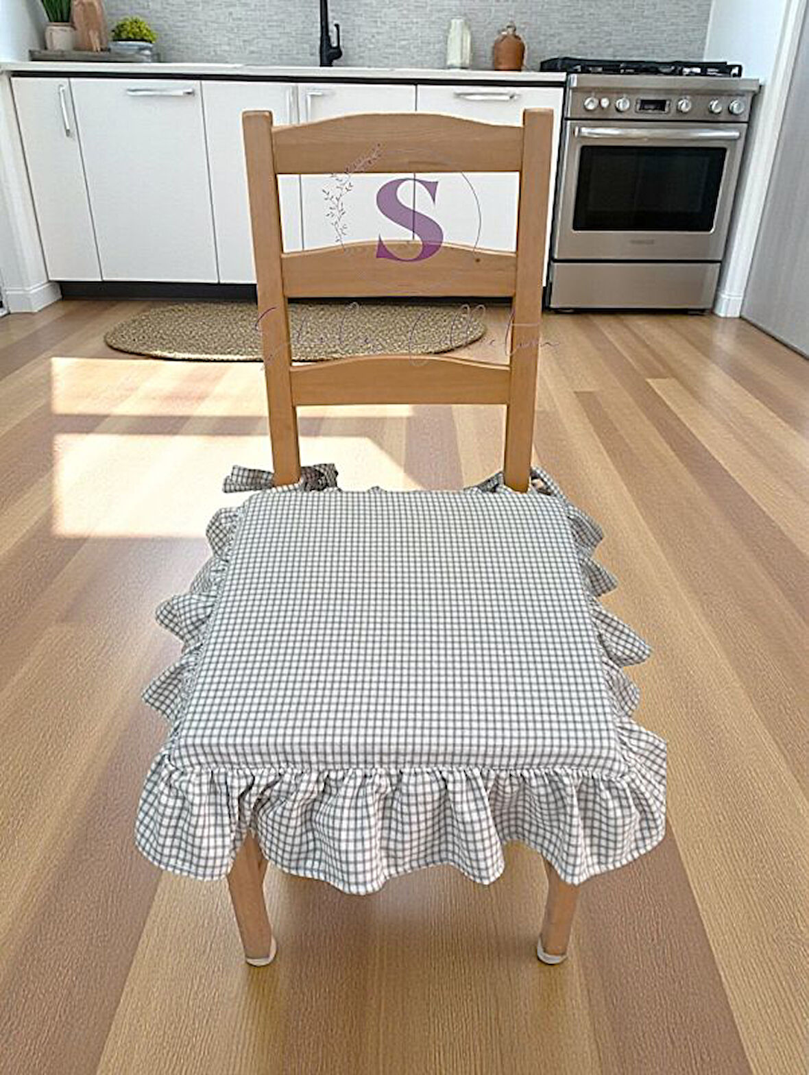 GRİ PÖTİKARELİ BULDAN YIKANMIS KETEN 4 TARAFI FIRFIRLI SANDALYE MİNDERİ