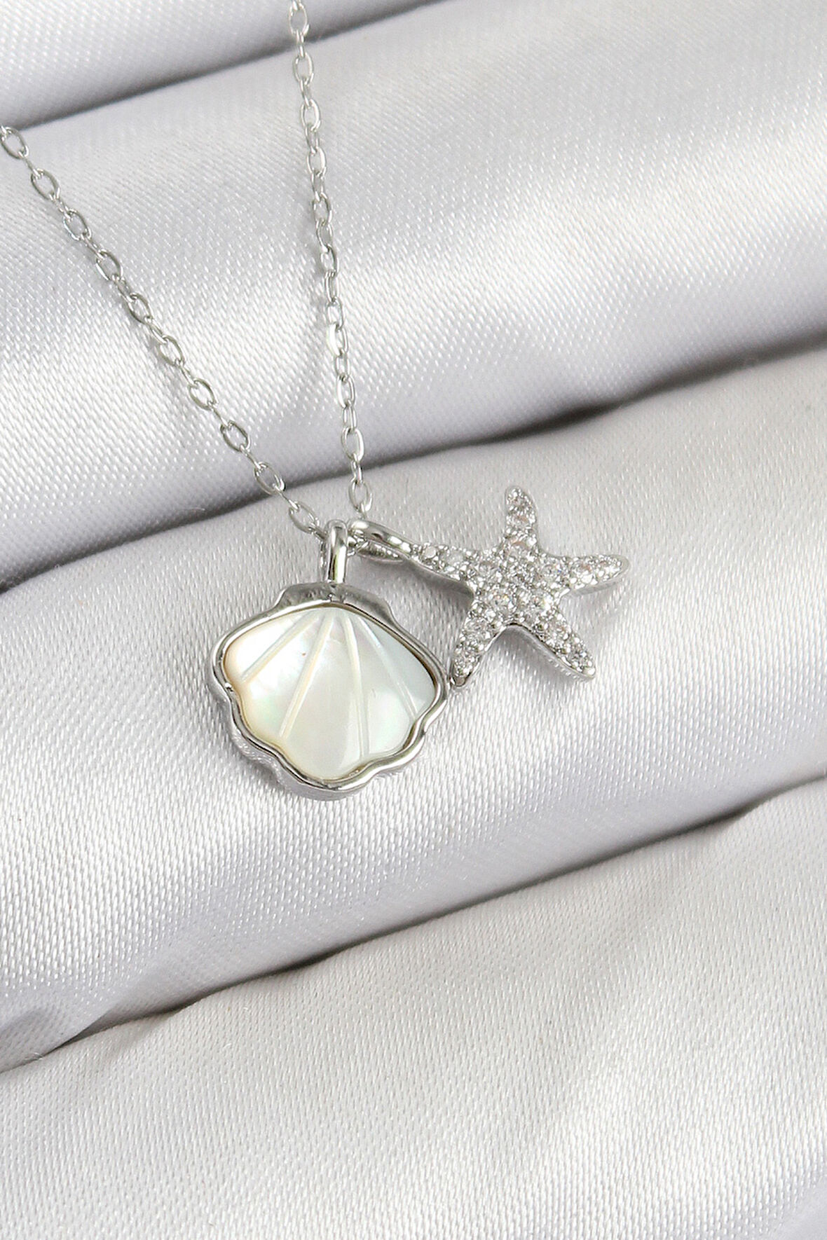 Pirinç Zirkon Taşlı İstiridye Ve Deniz Yıldızı Model Gümüş Renk Kadın Kolye