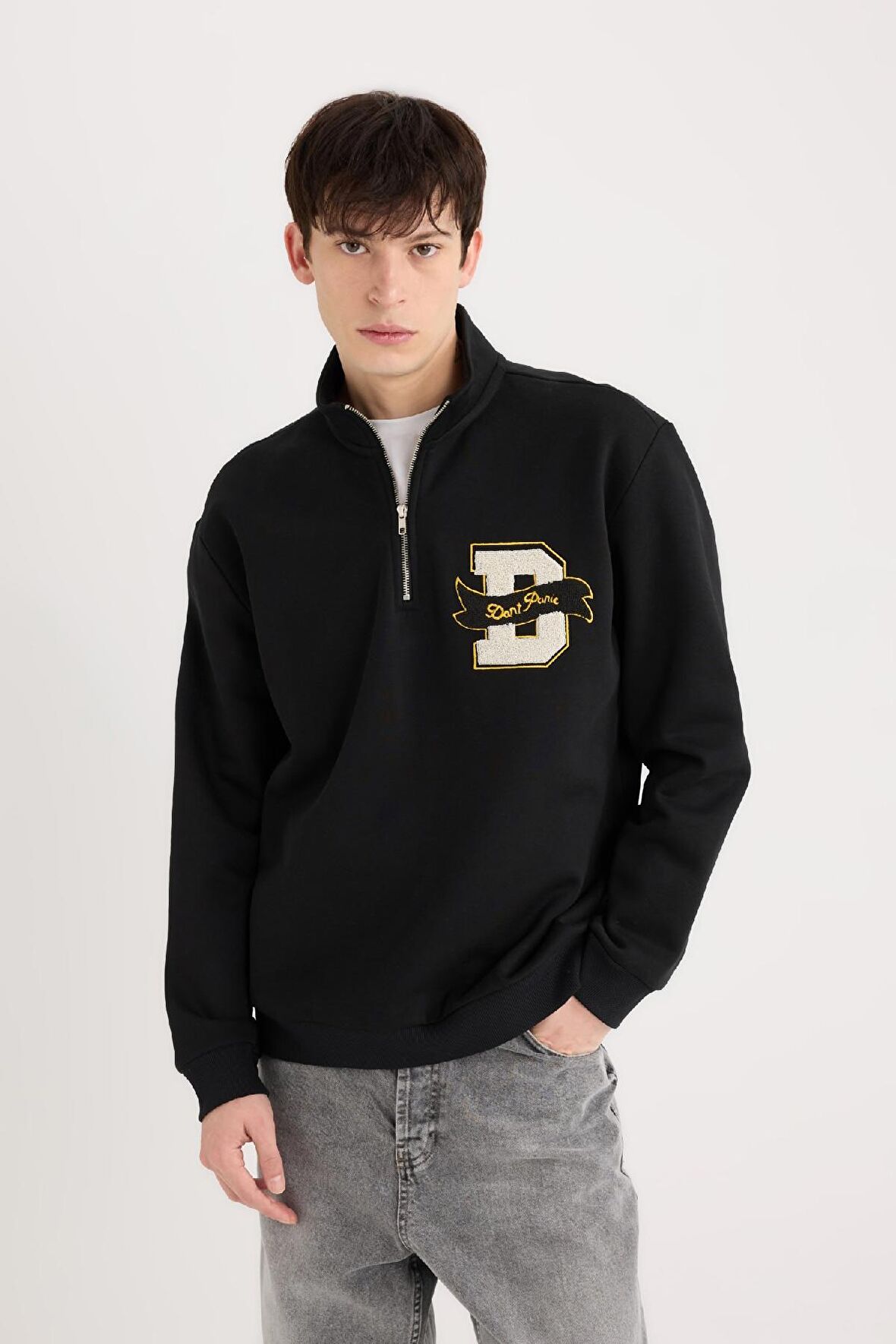 DeFacto Regular Fit Dik Yaka Fermuarlı Baskılı Sweatshirt A4469AX24AUBK81