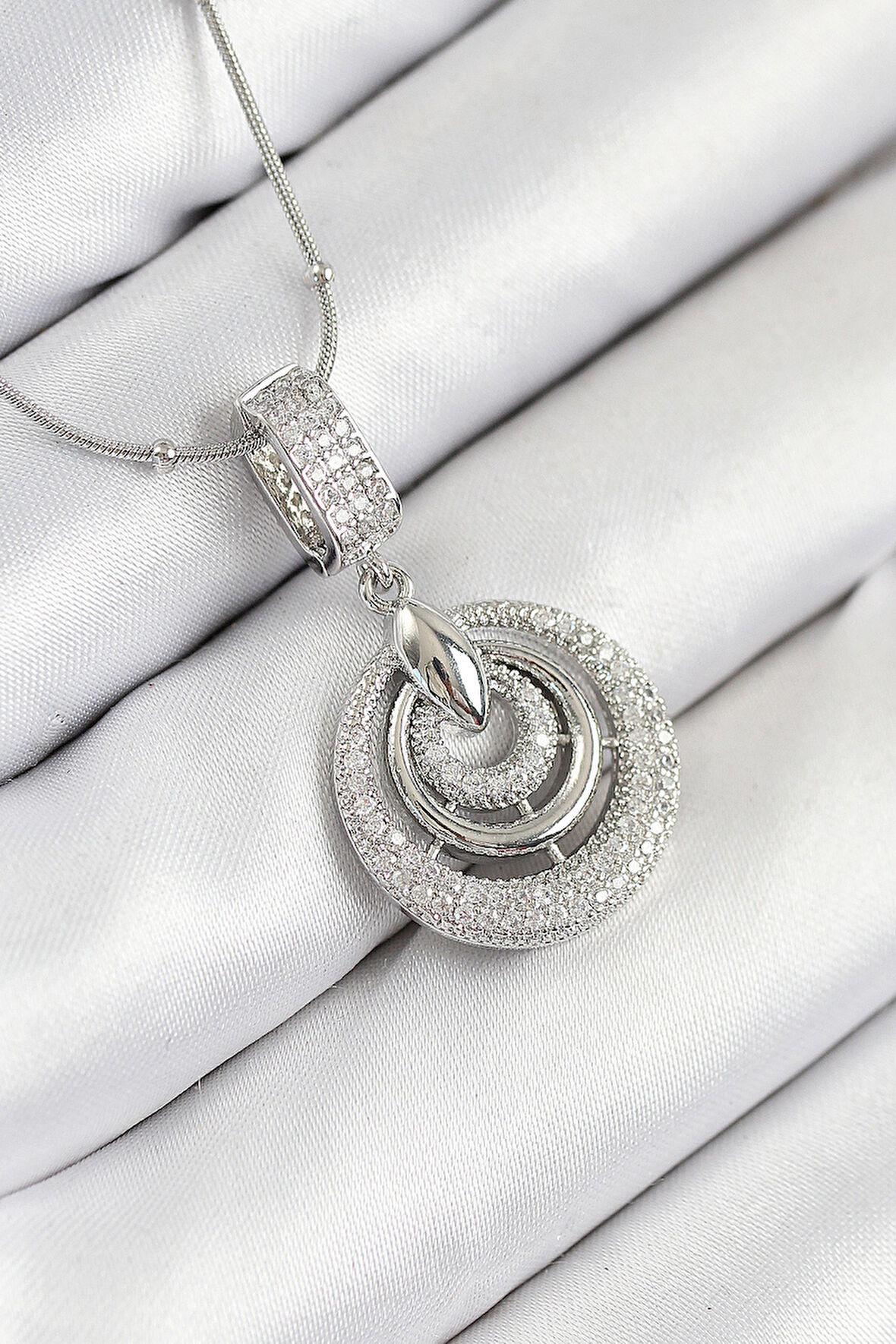 316L Çelik Zirkon Taşlı Çember Model Gümüş Renk Kadın Kolye