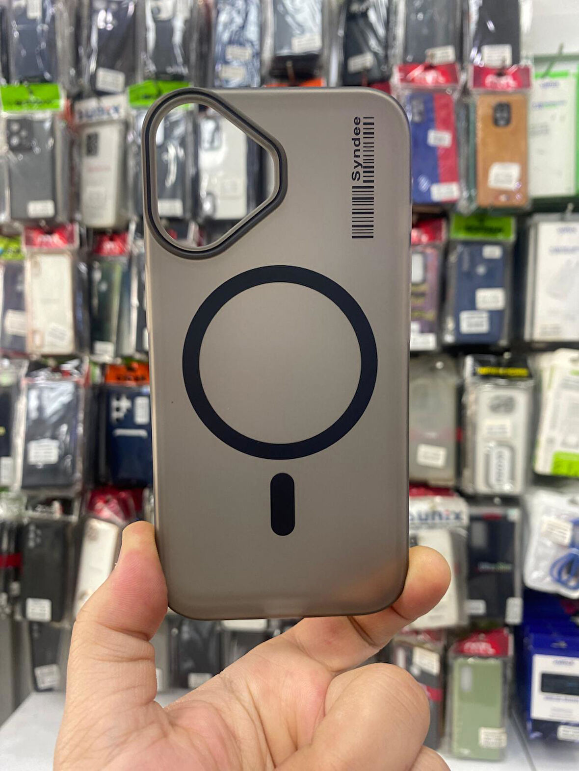 İPHONE 16 PRO MAX UYUMLU MAGSAFE ÖZELLİKLİ TİCKET MAT SERT KAPAK SİYAH