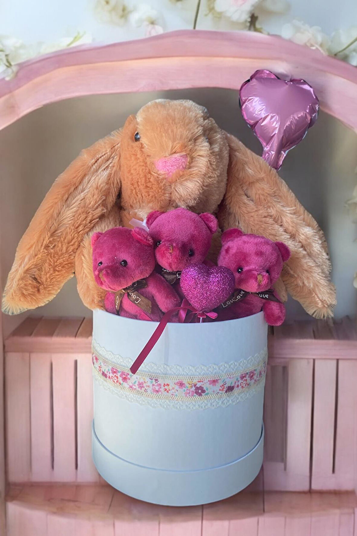 SOLE Premium Özel Kutusunda; 45 cm Kahve Bunny Tavşan, Simli Kalp 3 Adet Fuşya Ayıcık ve Kalp Balonlu Buket