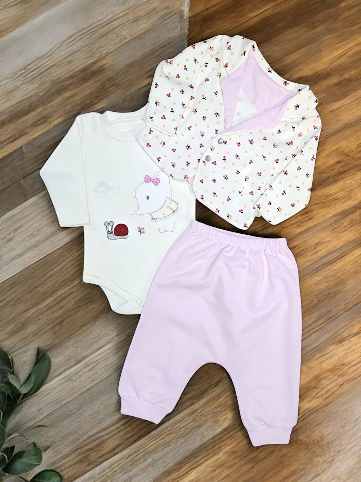 Çicek Desenli Hırkalı Kız Bebek Takım