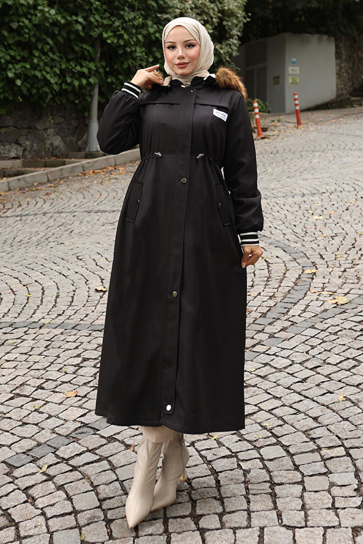 Arma Detaylı Kapşonlu Mont Siyah 19268