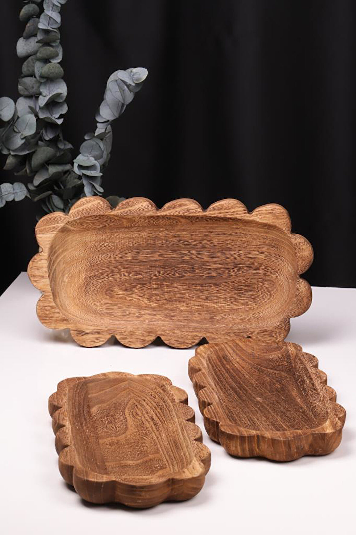 Bambum 3 Parça Pavlonya Noir Dalgalı Kenar Ahşap Sunum Seti – Yuvarlak ve Dikdörtgen Ayaklı Servis Tabaklar