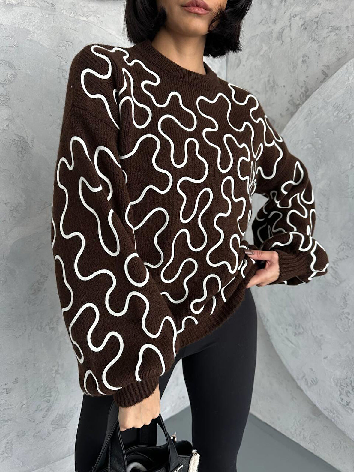 Explode - Kadın Kahverengi Beyaz Desenli Balon Kol Oversize Triko Kazak