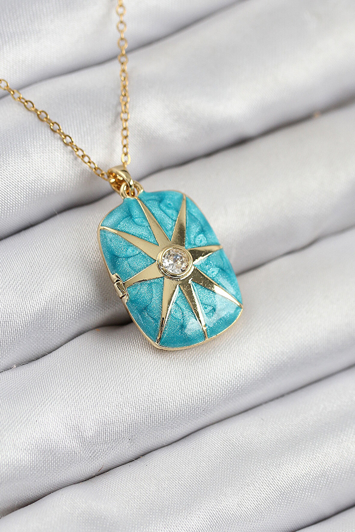 316L Çelik Zirkon Taşlı Açılabilr Kapaklı Kutup Yıldzı Model Gold Renk Kadın Kolye