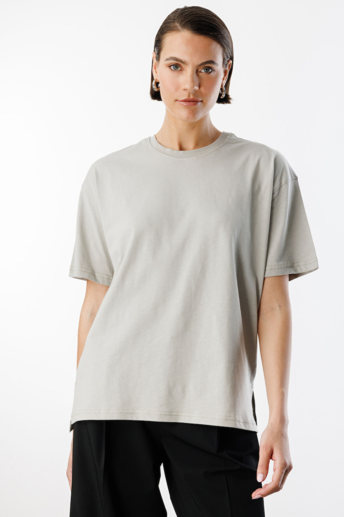  Kadın %100 Organik Pamuk Relaxed Fit Yırtmaçlı Yuvarlak Yaka T-shirt YIRTMAÇLI-T-SHIRT