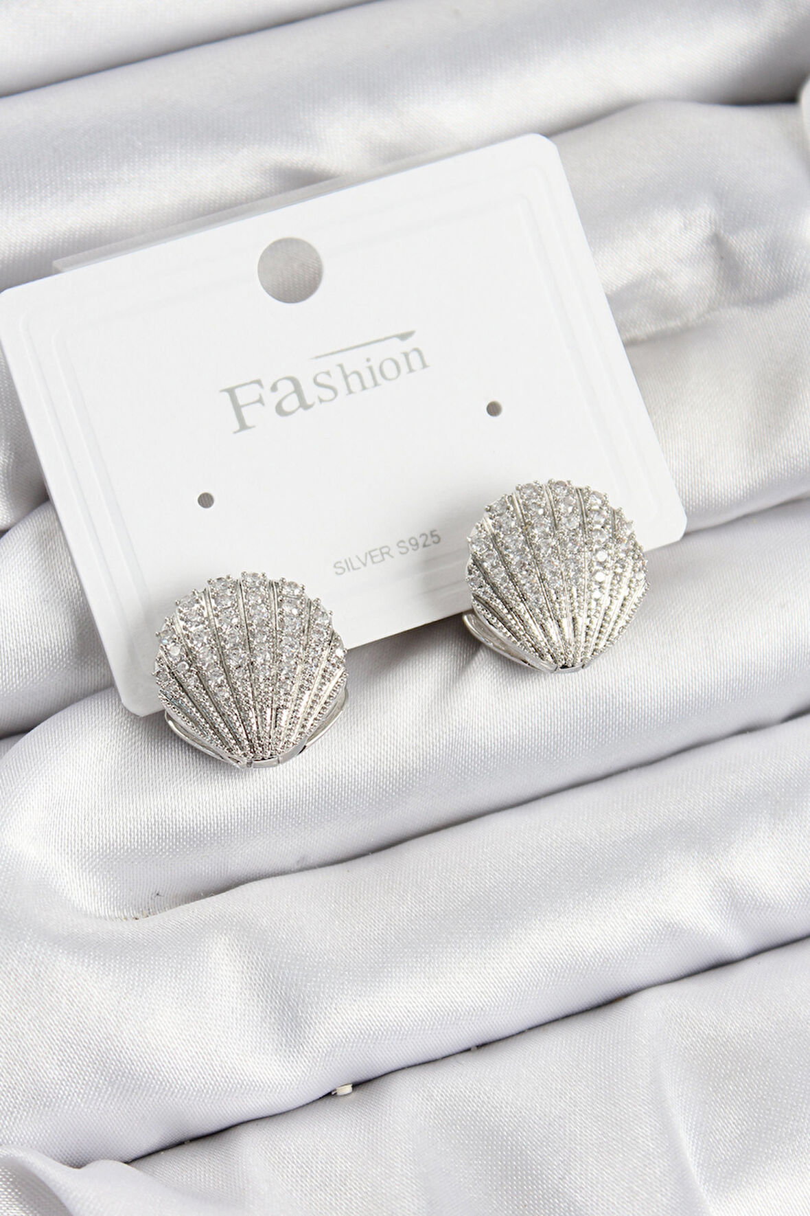 Pirinç Zirkon Taşlı İstiridye Model Gümüş Renk 925 Ayar Gümüş Çivi Kadın Küpe