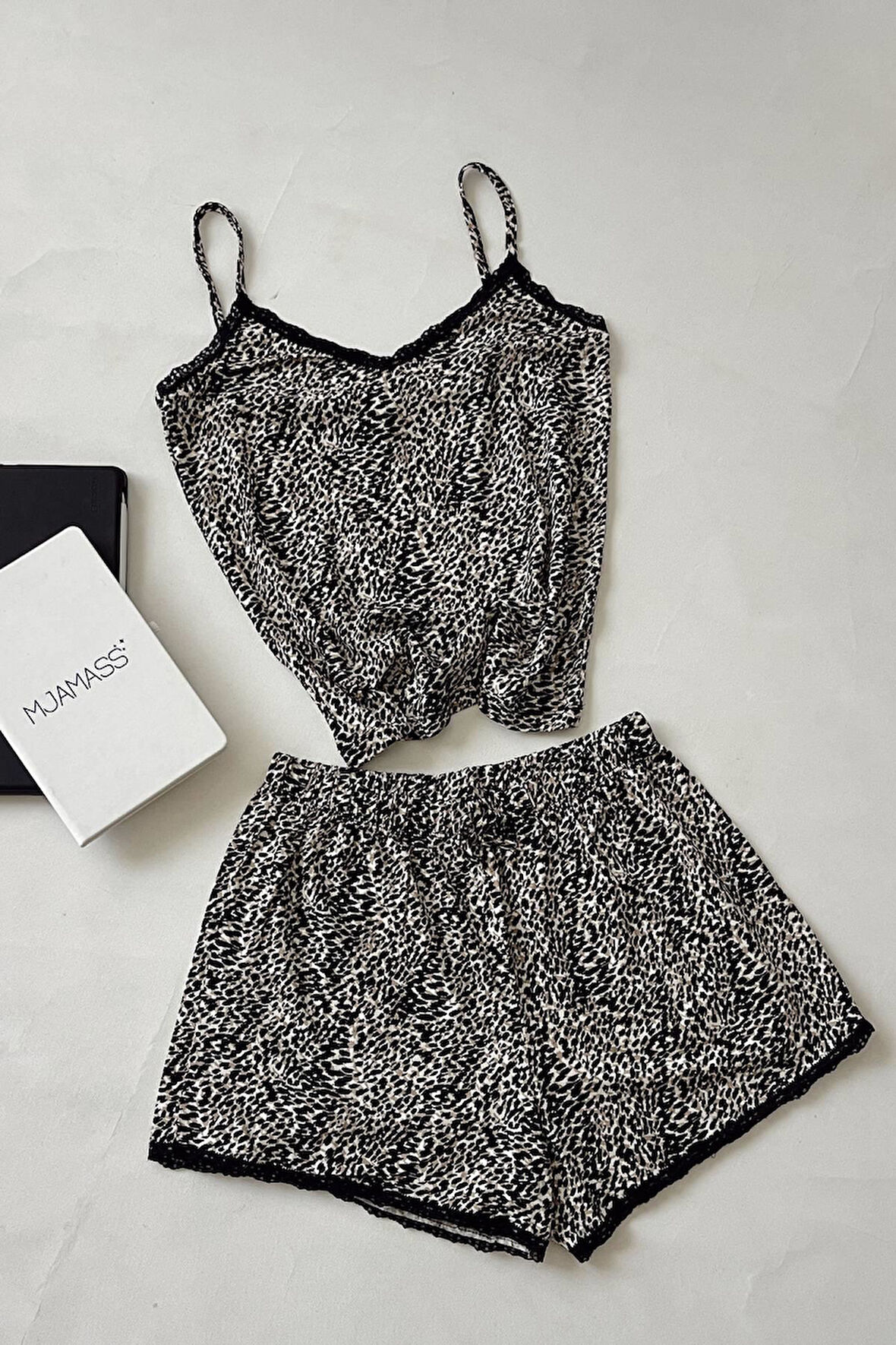 Desenli Penye Askılı Takım