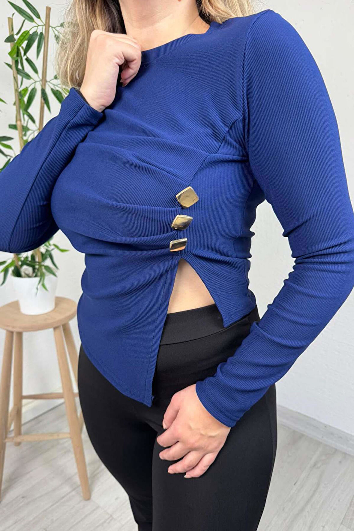 Explode - Kadın Lacivert Bisiklet Yaka Asimetrik Etek Düğmeli Bluz