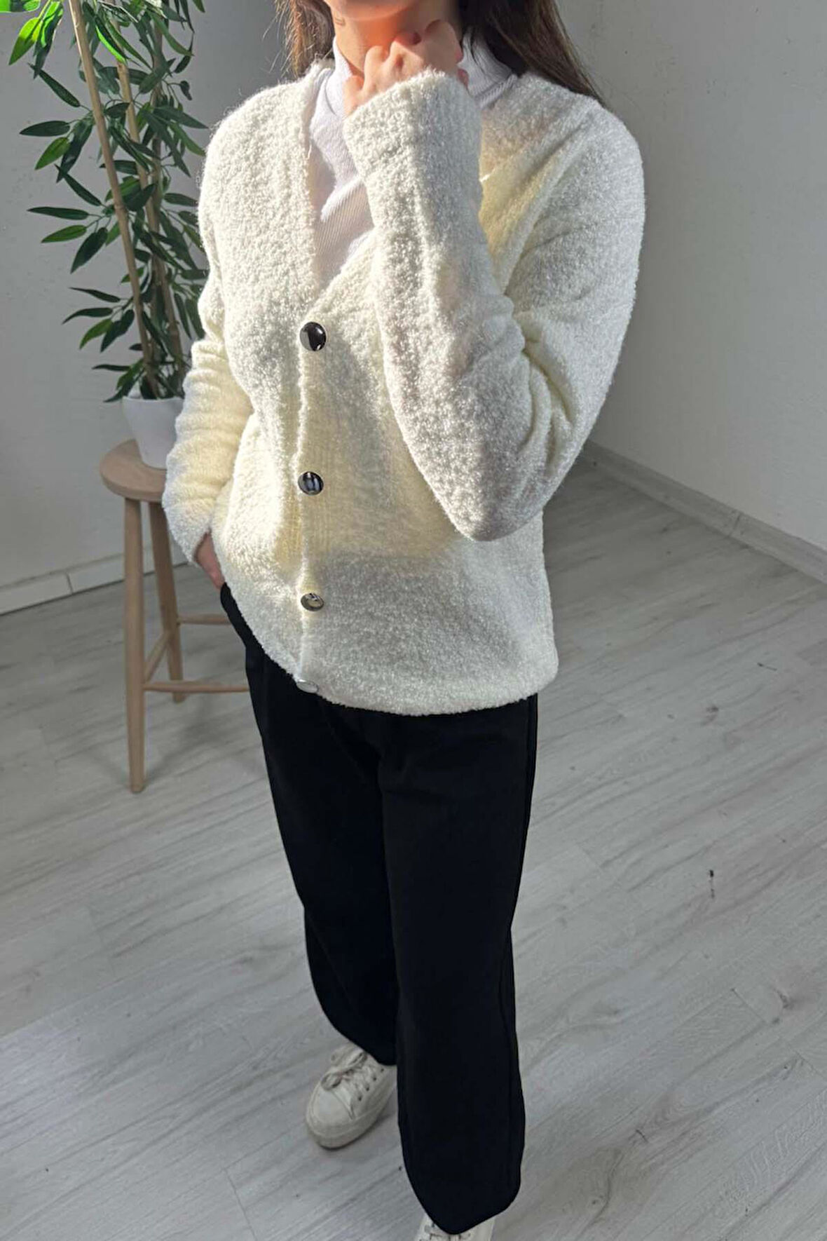 Explode - Kadın Beyaz Düğmeli Yün Triko Hırka