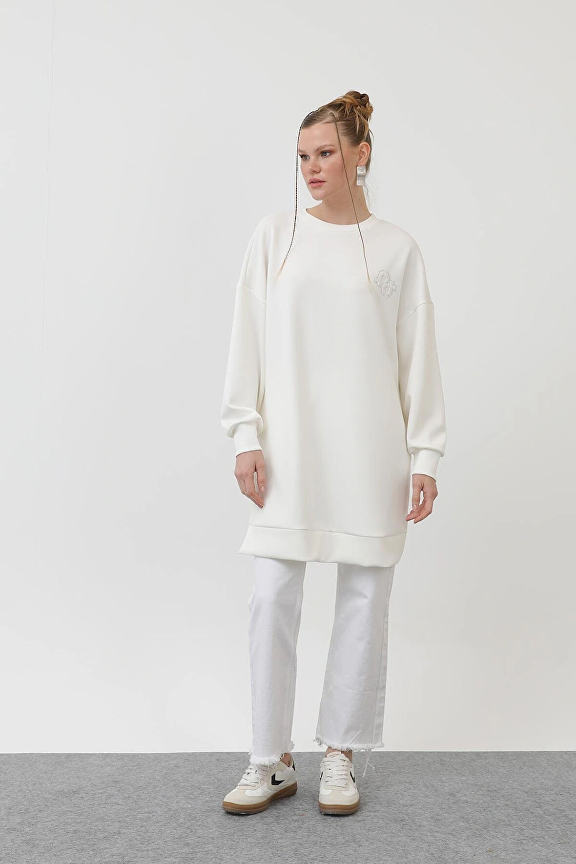 Puane Modal Kumaş Taş ve Nakış Detaylı Tesettür Tunik