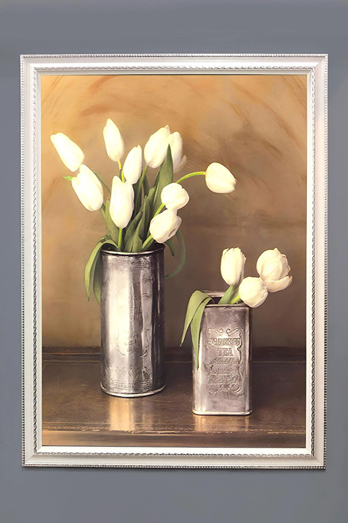 Beyaz Lale Vazosu Desenli Dijital Baskılı Kadife Kumaş Çerçeveli Tablo TBL0012