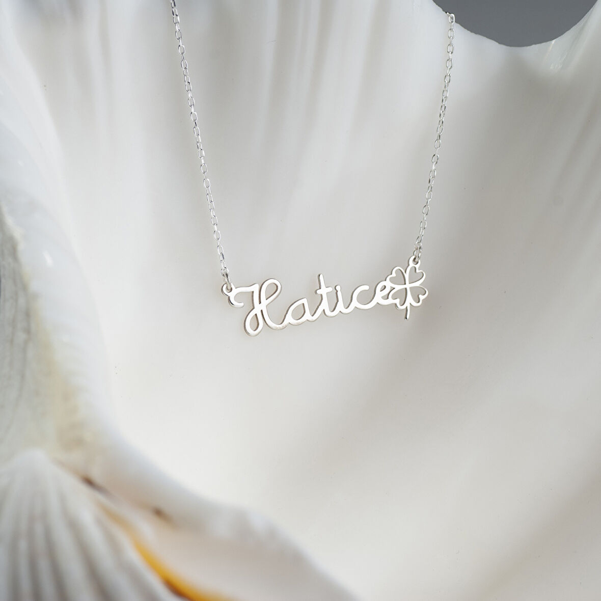 925 Ayar Gümüş Yonca  ve  İsim Detaylı Kolye Özel Tasarım