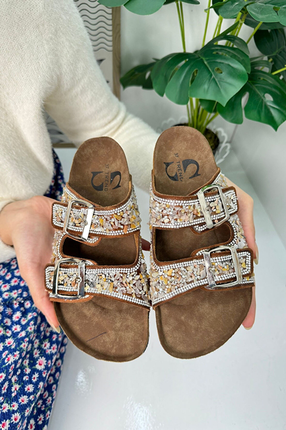 Günlük Kadın Terlik Çift Tokalı Çakıl Taşlı Oval Burunlu Anatomik Mantar Taban Alçak Topuklu 1792