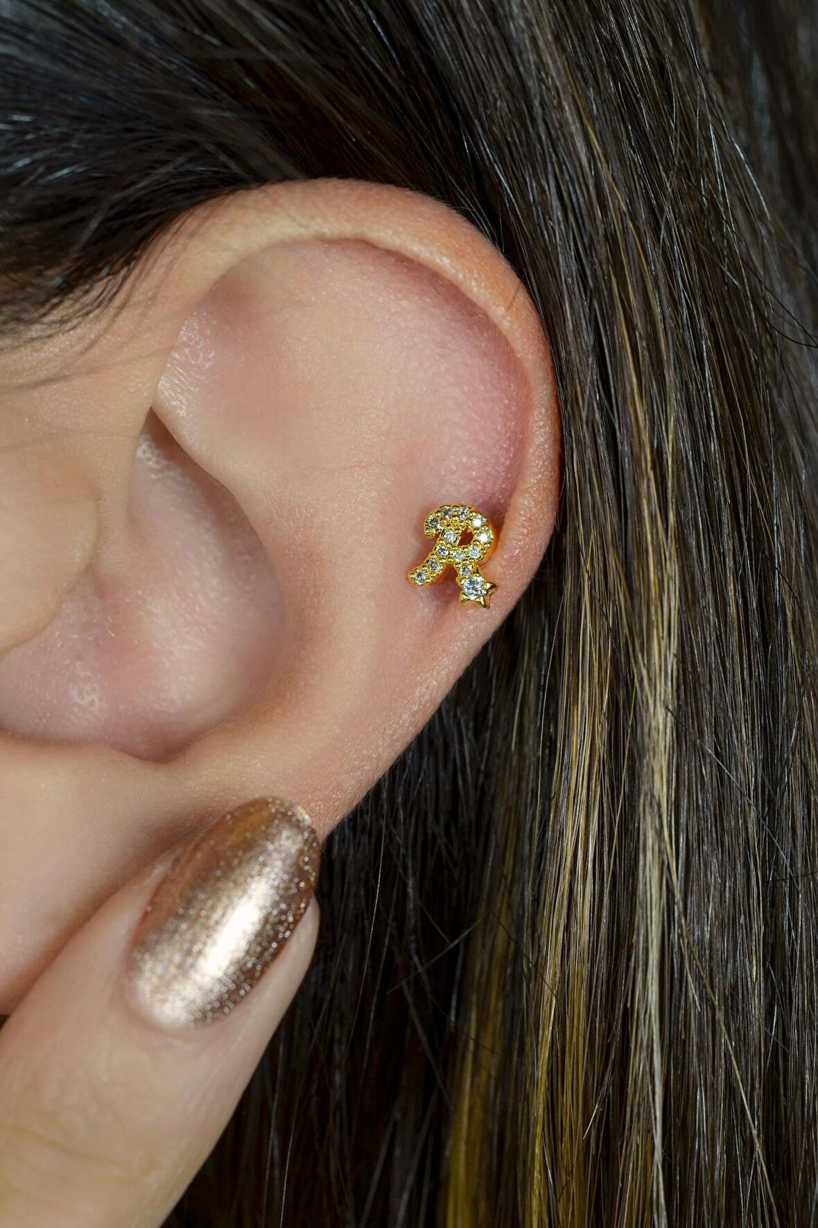R Harfi Piercing Helix Kıkırdak Lob Tragus