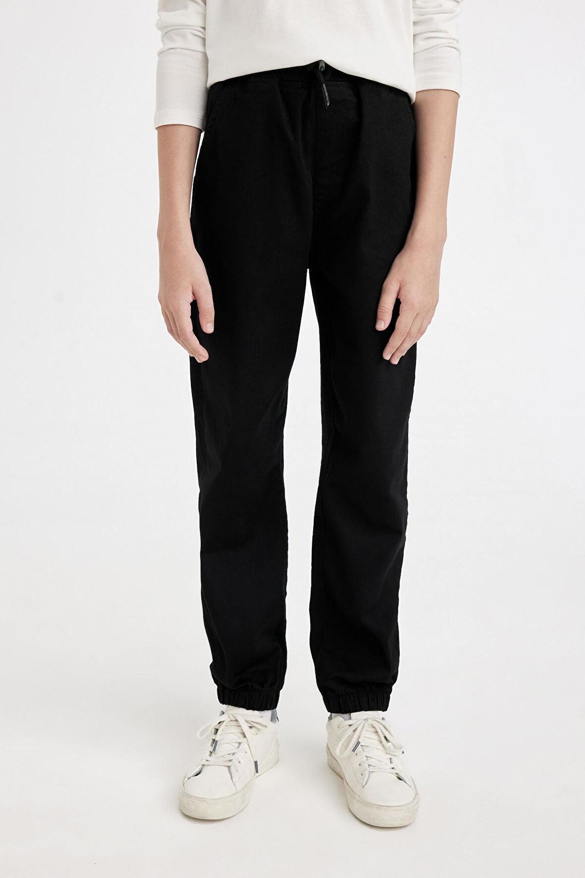 DeFacto Erkek Çocuk Beli Bağcıklı Lastikli Paça Cepli Basic Düz Siyah Jogger Gabardin Pantolon A9395A824WNBK81