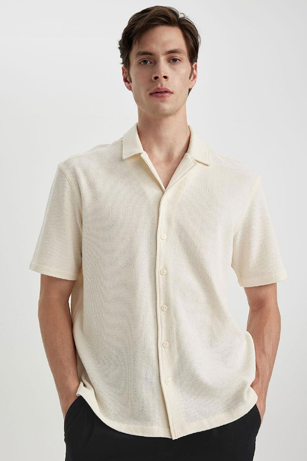 DeFacto Relax Fit Yazlık Apaş Yaka Pamuklu Kısa Kollu Gömlek B4130AX24SPBG686