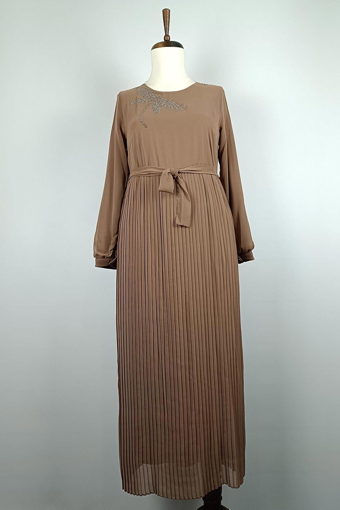 Taş Detaylı Pliseli Büyük Beden Elbise Vizon 7763