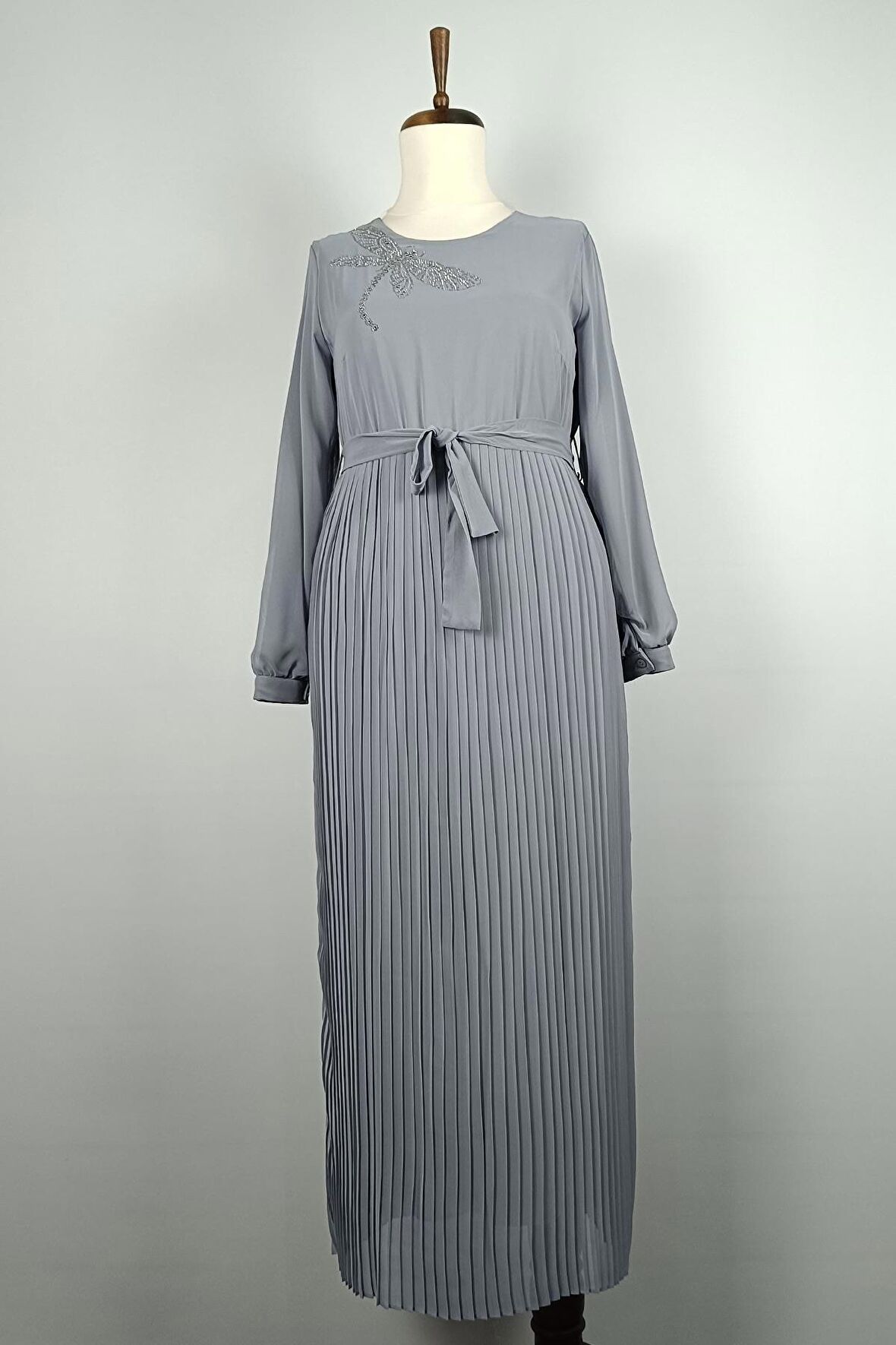 Taş Detaylı Pliseli Büyük Beden Elbise Gri 7763