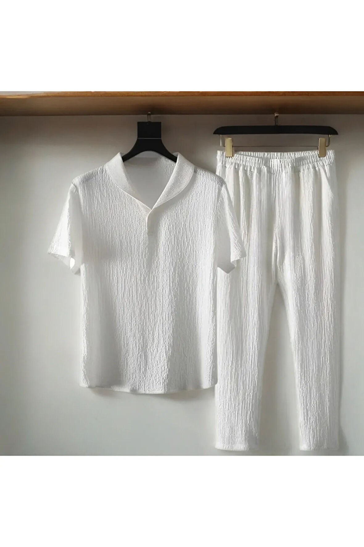 Alaçatı Stili Erkek Bürümcük Krinkıl Kumaş Yazlık Likralı Polo Yaka Tshirt ve Eşofman Takım kombini