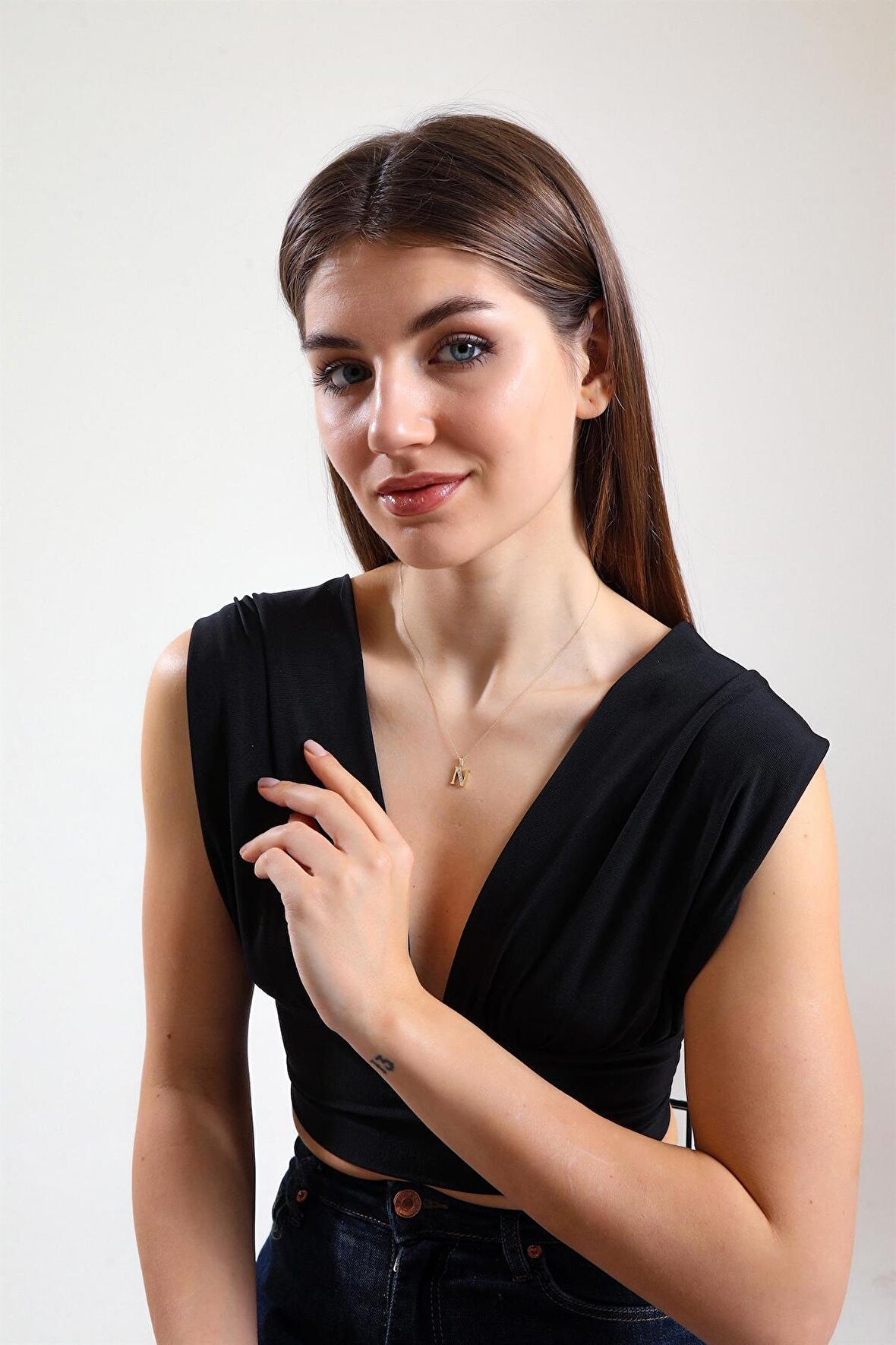 Altın Taşlı N Harfi Kolye