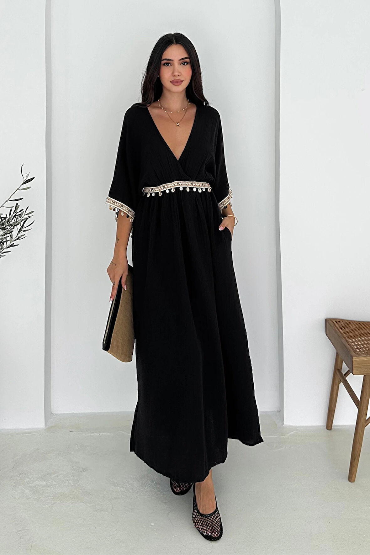 Anvelop Yaka Pullu Elbise Siyah