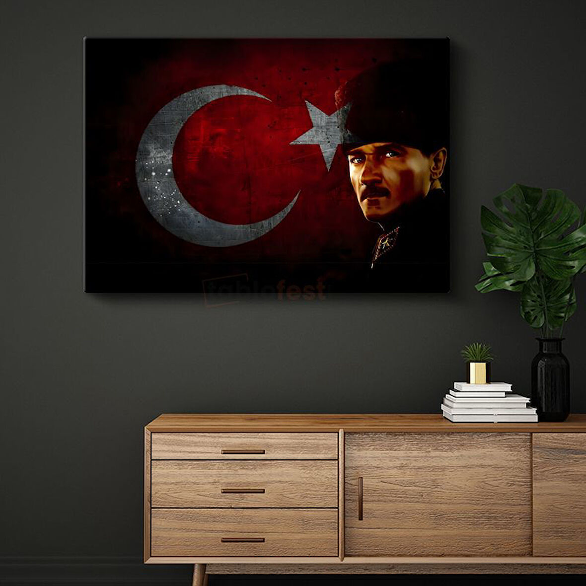 Kalpaklı Atatürk - Kırmızı Siyah Bayrak Fonlu Kanvas Tablo