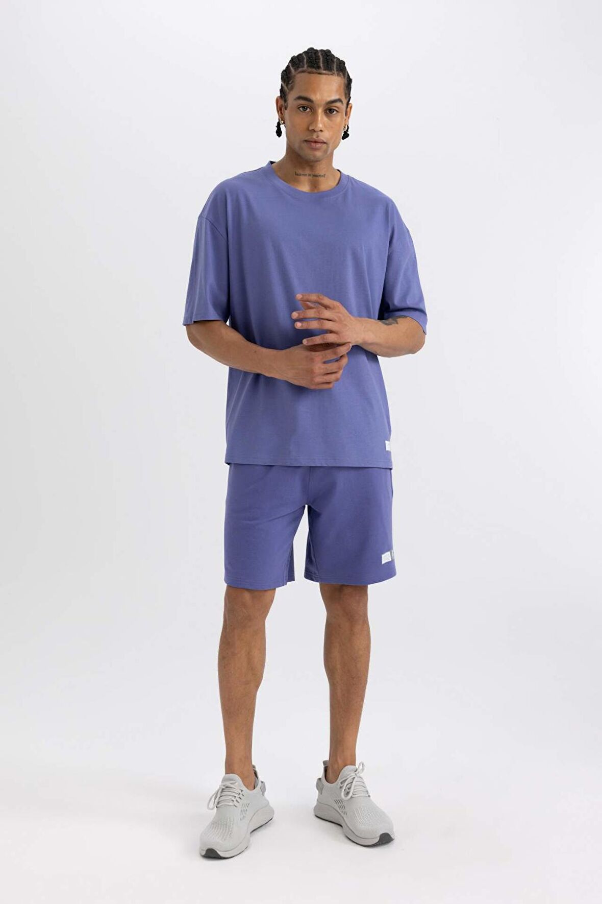 DeFactoFit Slim Fit Dar Kesim Cepli Baskılı Sporcu Şort A1625AX24SMPR484
